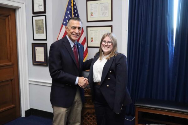 NZUS Council Intern Emily Speirs with Congressman Tom Cole